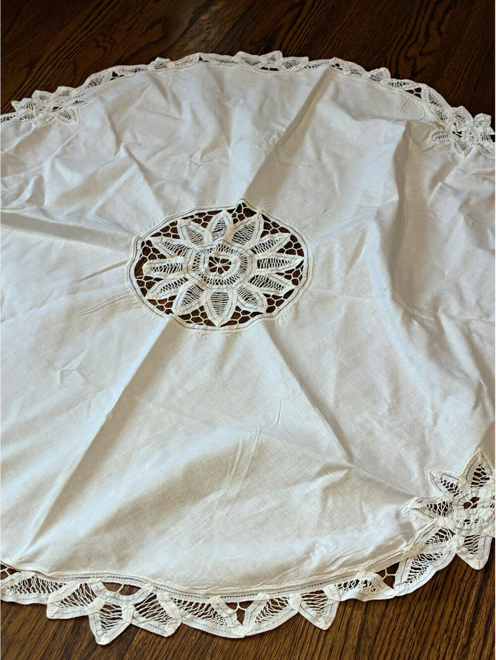 Vintage White Linen Round Tablecloth Medallion Needle Lace Inset Scalloped Trim
